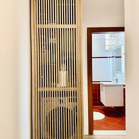 Manta Albania * Golem (Tirana)